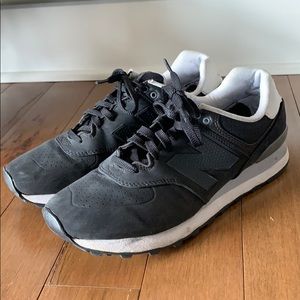 Men's black New Balance sneakers.